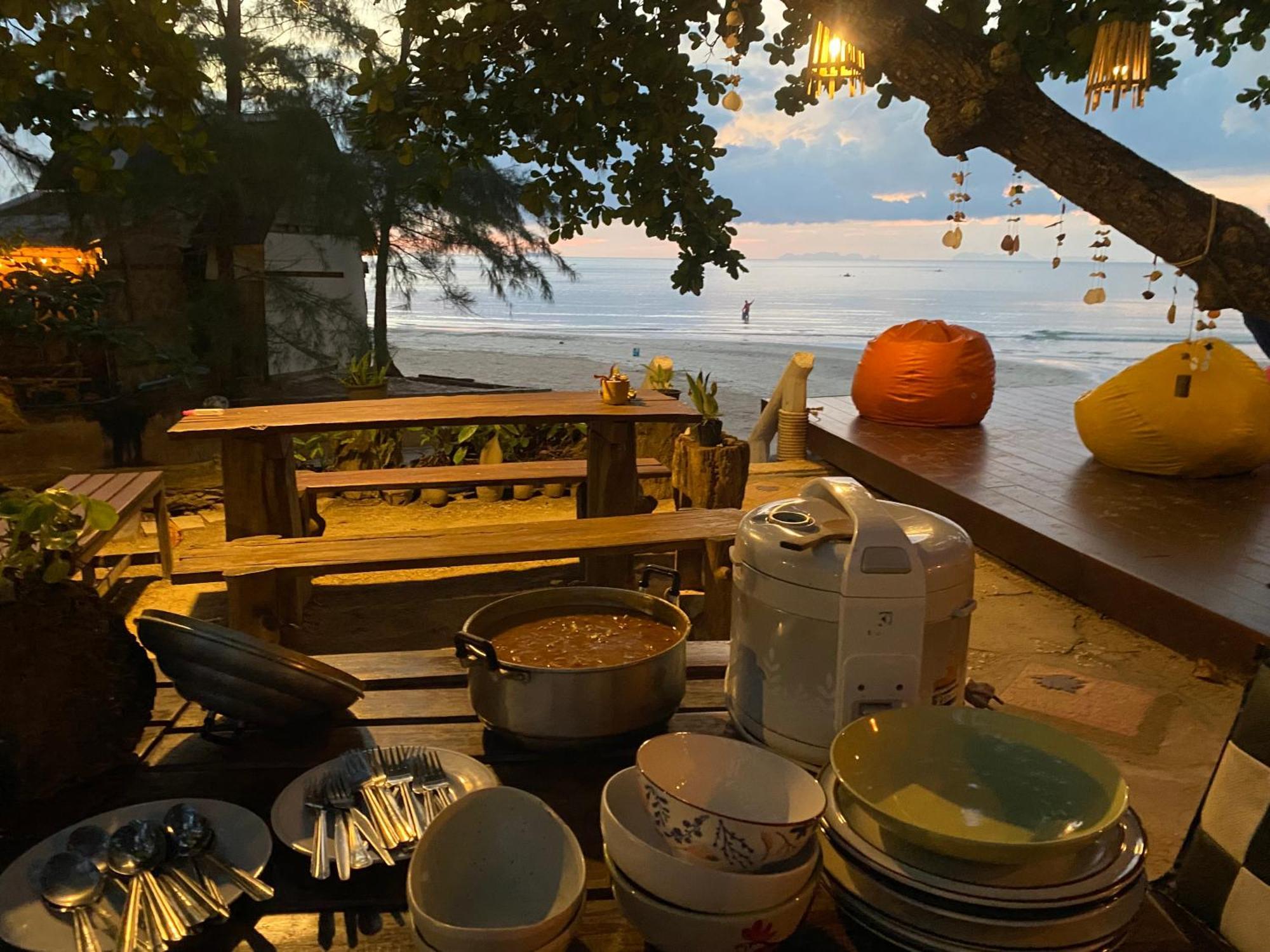 Coconut Lanta Resort @Klong Dow Beach Krabi town Buitenkant foto