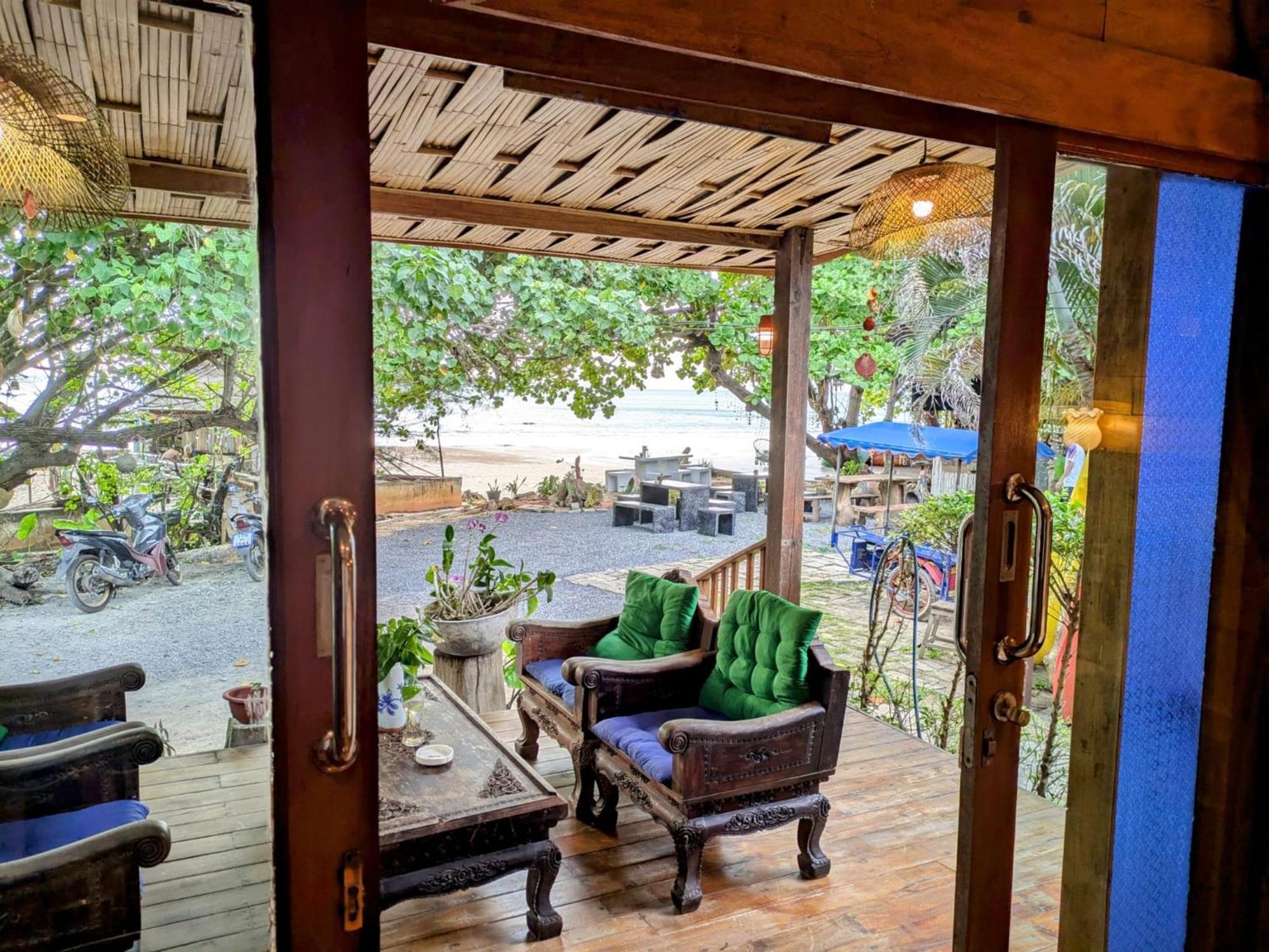 Coconut Lanta Resort @Klong Dow Beach Krabi town Buitenkant foto